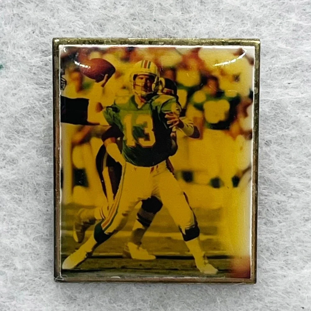 🔮 5/$25 Vintage NFL Miami Dolphins Dan Marino Pin